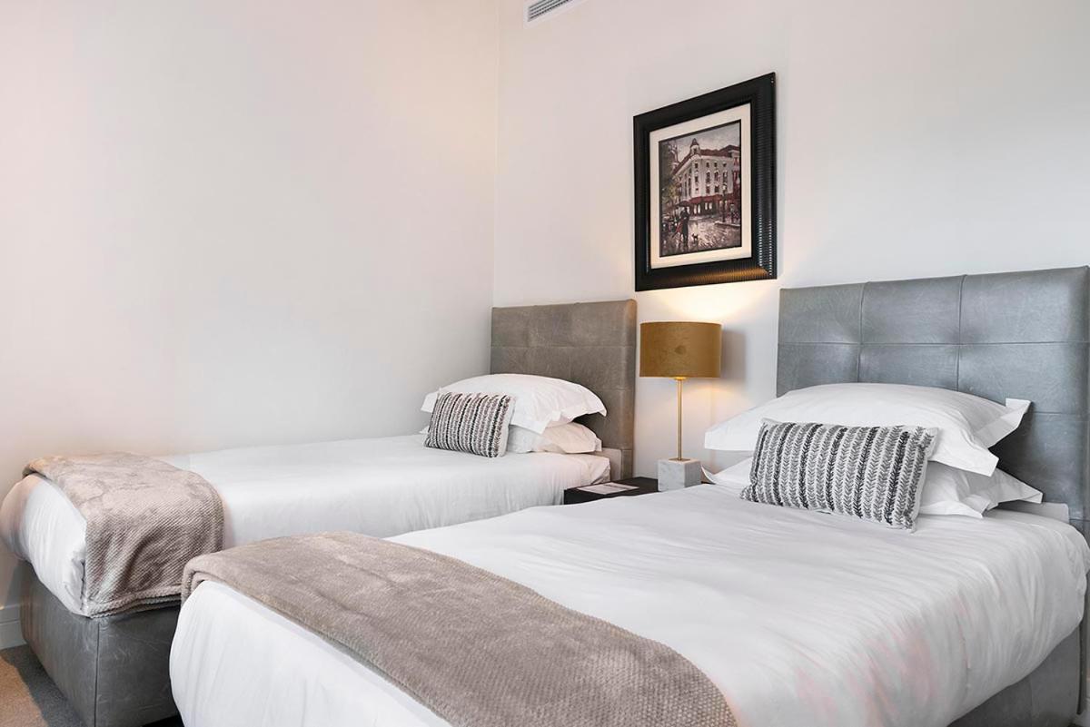 Stay In Luxury At Stonehill Place Cape Town Exterior photo